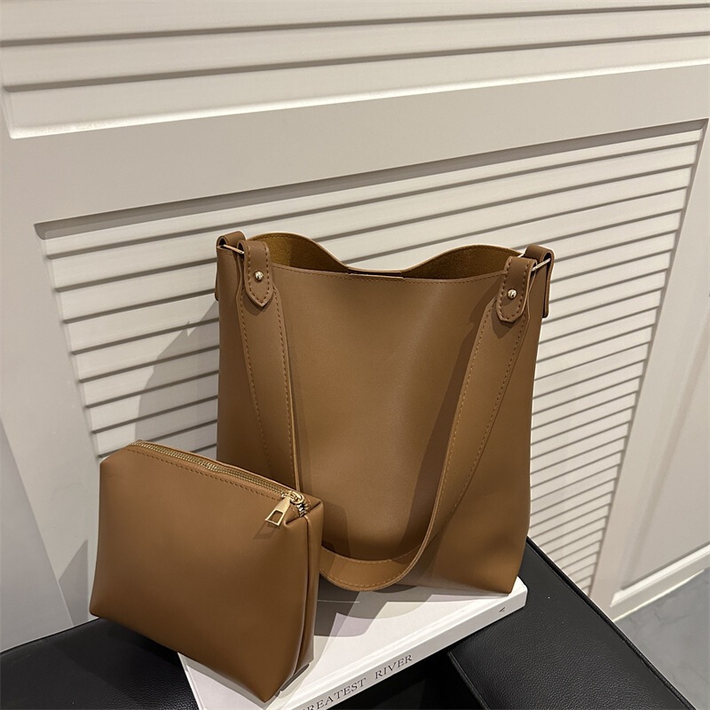 Large-Capacity Vintage Tote Bag, New Fashion Commuter Bucket Bag, Niche Versatile Shoulder Underarm Bag