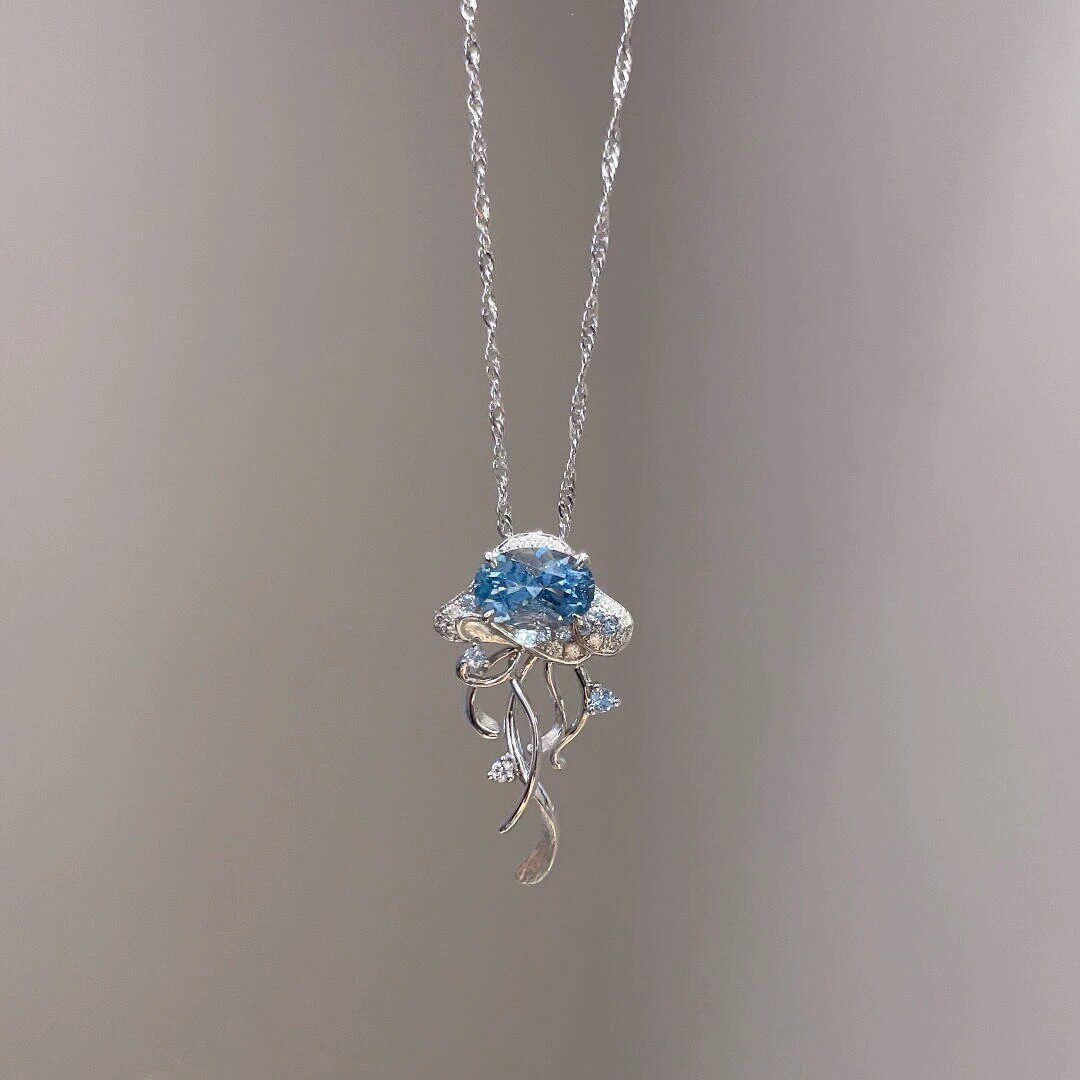 Cool and elegant deep blue sparkling jellyfish necklace, ultra-shiny, exquisite, light luxury, niche design, seaside vacation style collarbone chain