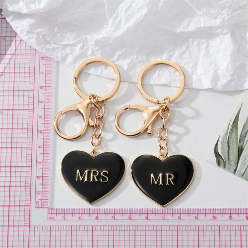 Korean simple personality alloy black and white peach heart keychain dripping oil letters MrMrs love bag pendant cross-border