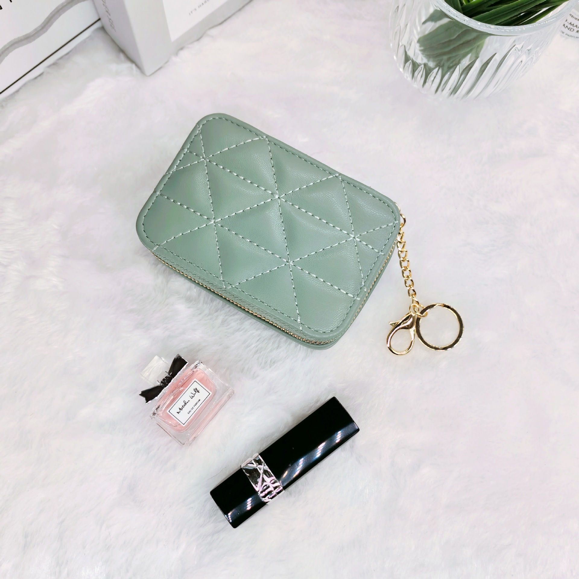 녹색 삼각형 자수 실