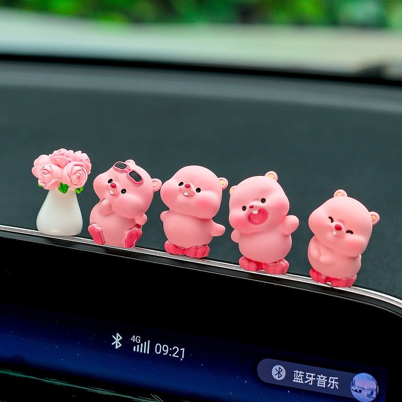 漫画クリエイティブピンクビーバー車の装飾品かわいい人形癒しのセンターコンソール装飾品カー用品|undefined