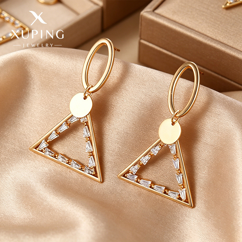 Xuping joyería pendientes triangulares nicho personalidad de alto nivel pendientes geométricos aleación galvanizado pendientes al por mayor mujeres verano