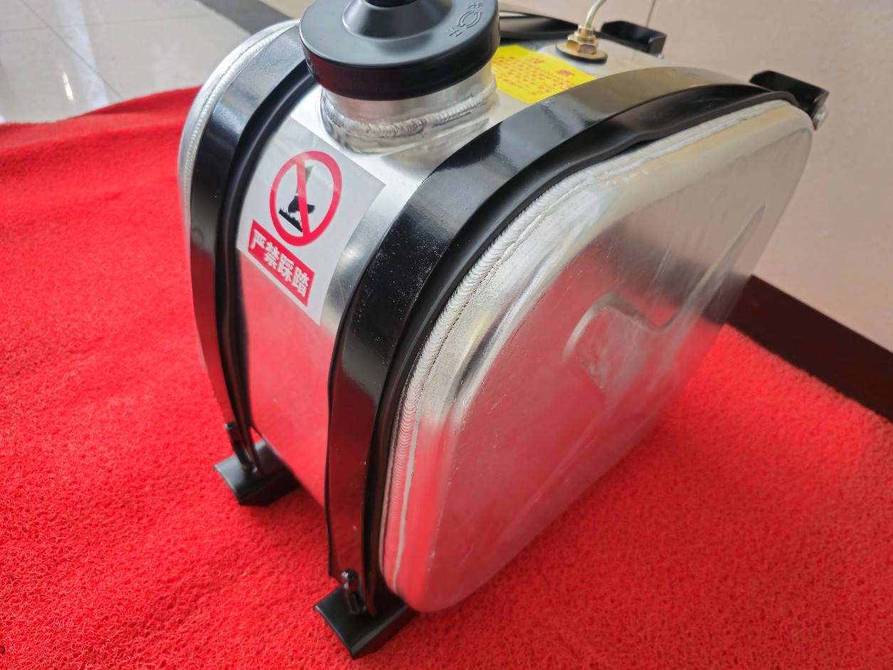 Professional Production and Wholesale Export Fuel Tank Aluminum Alloy Fuel Tank 32 Length 50 Width 42 Height 60L