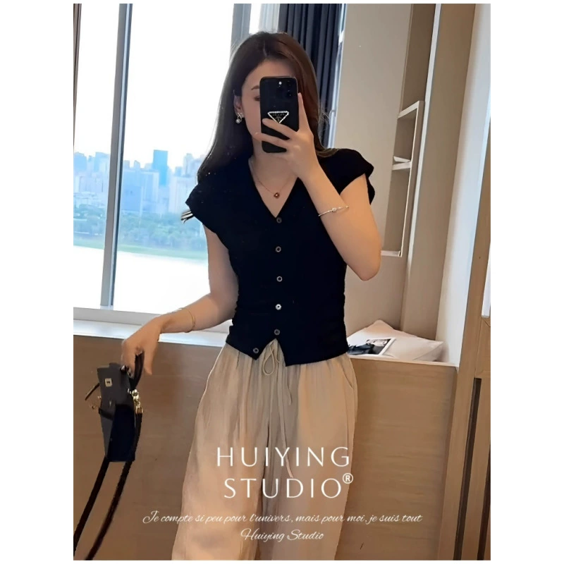 Высококачественный черный короткий топ с v-образным вырезом в гонконгском стиле для женщин, летний новый дизайн, нишевый вязаный ледяной шелк с короткими рукавами, модный