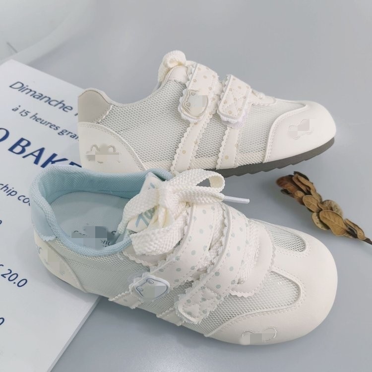 Dulces gatos coreanos zapatos blancos para mujeres 2026 verano nuevos zapatos de skate casuales para estudiantes zapatos deportivos diarios