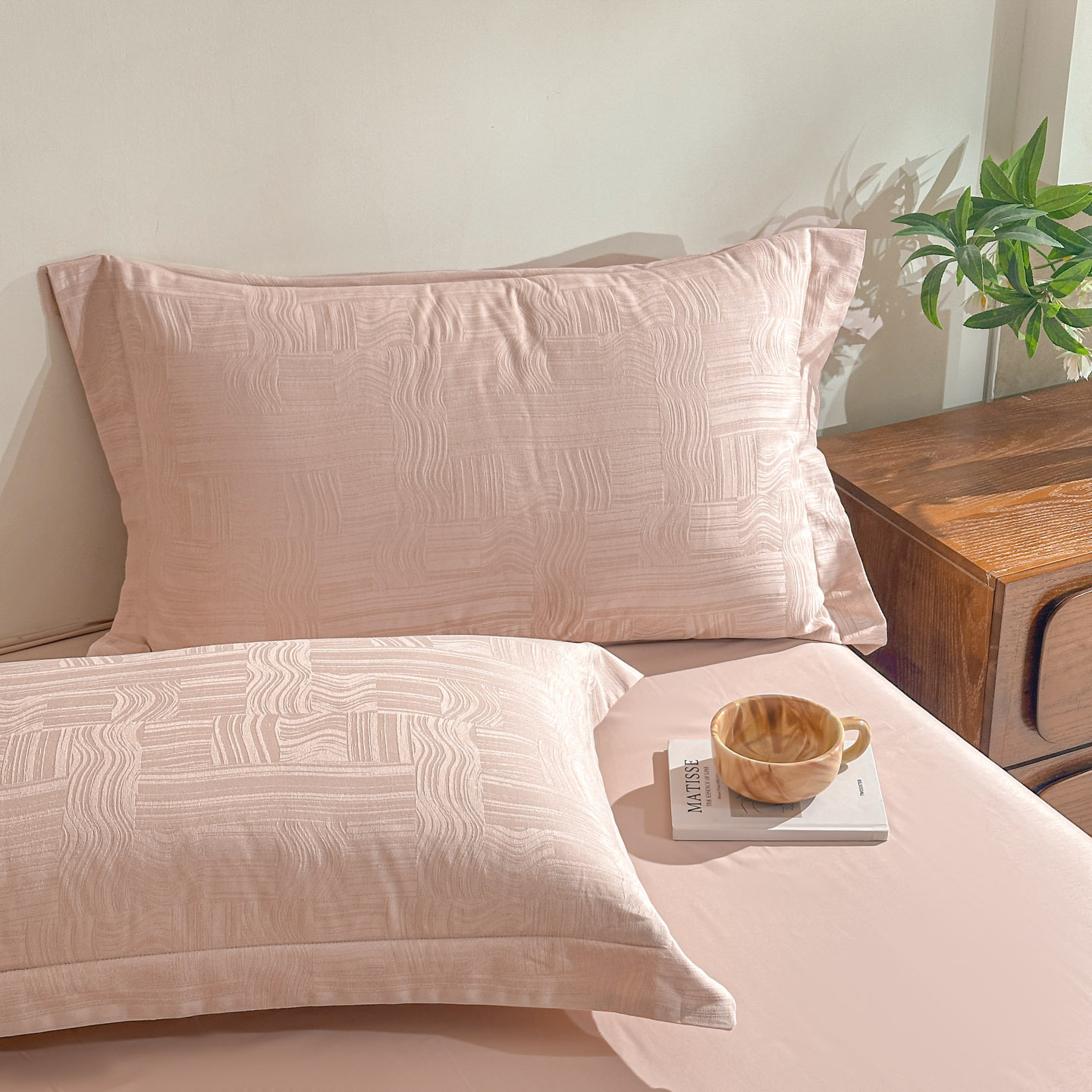 Luxurious Jacquard Cotton Four-piece Bed Sheet Set Soft Breathable_voghion.com