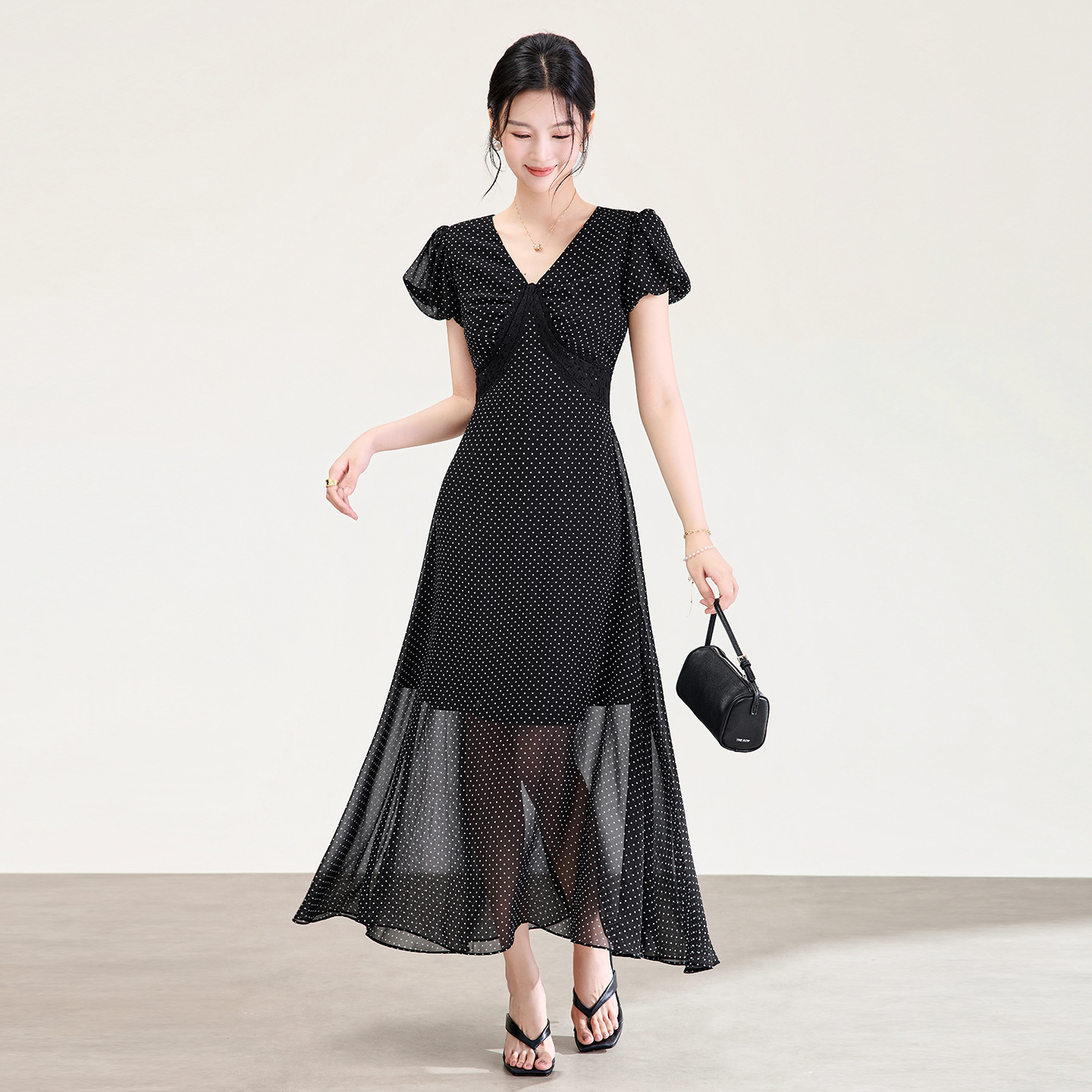 Đầm maxi nữ cổ V ren chấm bi phong cách Pháp thắt eo — màu đen