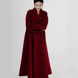女式毛呢外套;女式衬衫;连衣裙