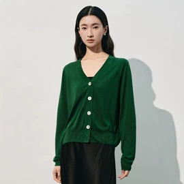 女式针织衫;女式T恤;女式衬衫