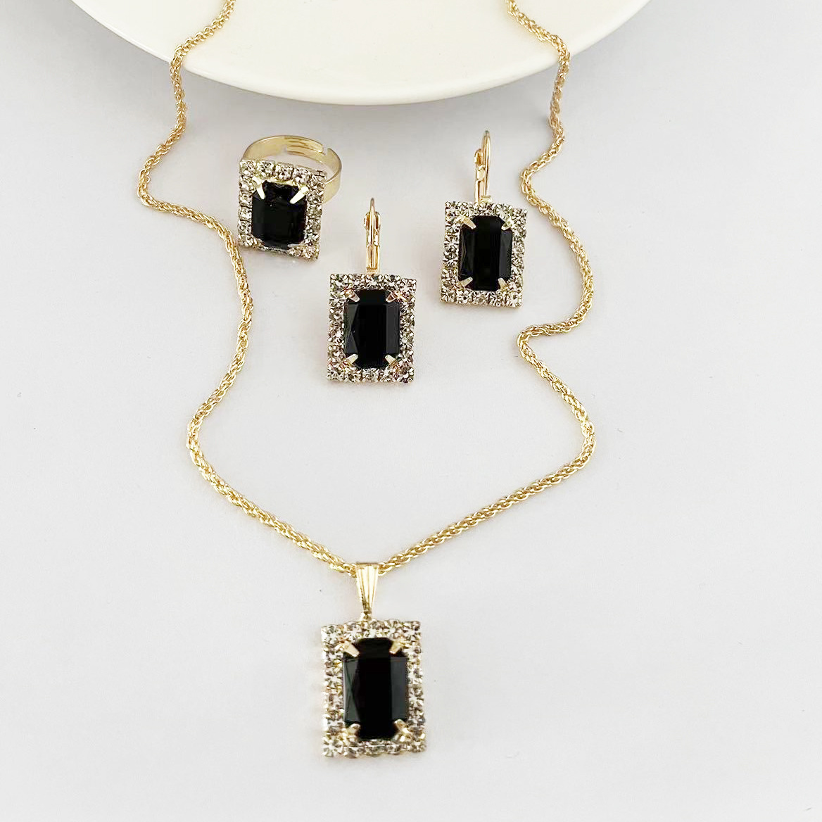 New Diamond Heart Pendant Necklace Earrings Banquet Versatile Three piece Jewelry Set_voghion.com