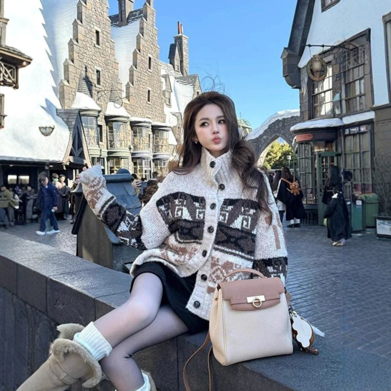 Heavy-duty casual style Fair Isle turtleneck sweater coat for women, thickened for autumn and winter, with a turn-down collar, Christmas knit cardigan