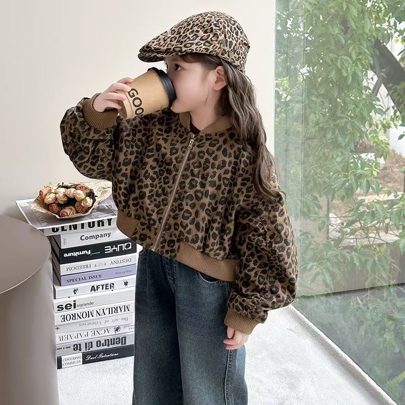 Chaqueta de niña coreana nueva chaqueta de leopardo para niños pequeños y medianos, bebé de moda de otoño 2025 chaqueta de moda de moda