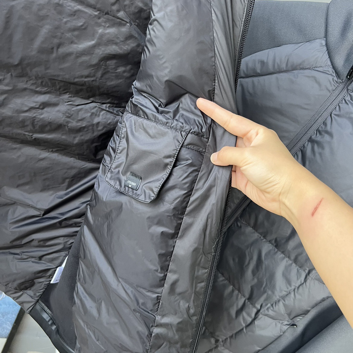 Men's Water-resistant White Duck Down Jacket With Stand Collar_voghion.com