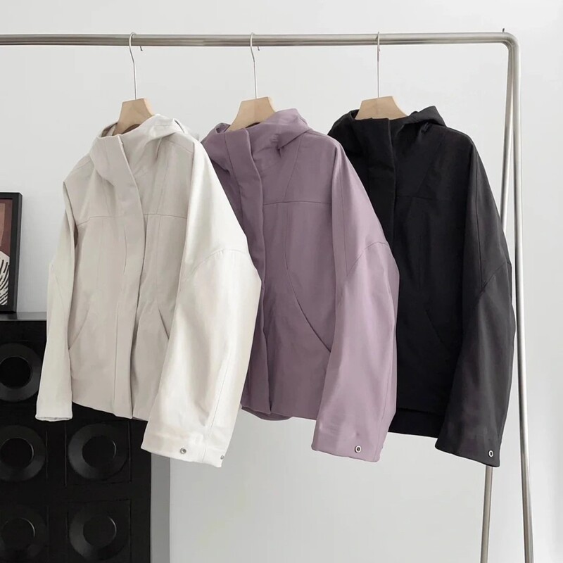 Spring and Autumn Fleece-Lined Hooded Waterproof Windbreaker Jacket for Women, Full-Body Rubberized Loose Softshell Outdoor Jacket Spring and Autumn Fleece-Lined Hooded Waterproof Windbreaker Jacket for Women, Full-Body Rubberized Loose Softshell Outdoor Jacket