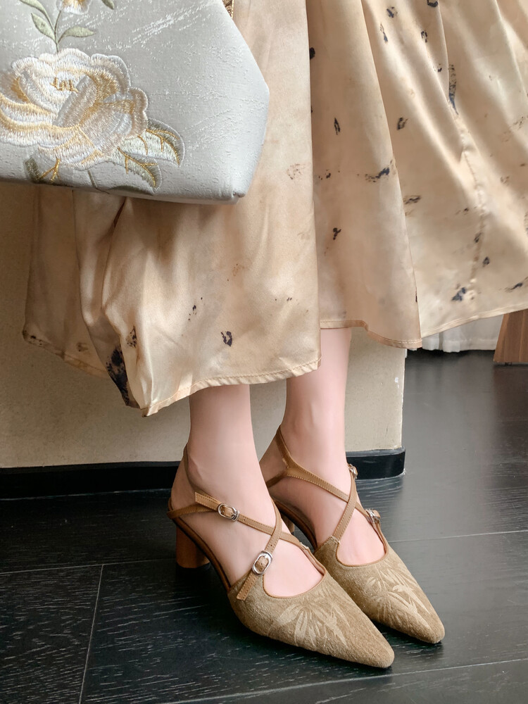 Sandal cao gót mũi nhọn phong cách Trung Hoa mới, chất sa tanh, quai chéo rỗng, gót thô 9 cm — Màu trắng be, Màu Kaki chi tiết 42