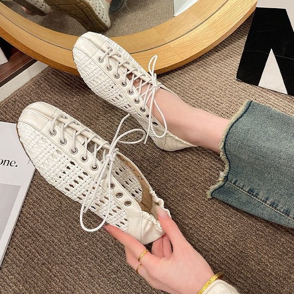 Zapatos franceses de tejido hueco transpirables de correa cruzada para mujeres 2026 nuevos zapatos de mujer de verano cómodos y planos