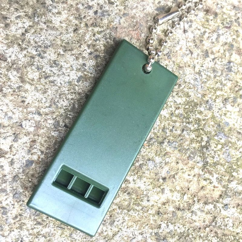 3つの周波数の屋外は口笛の携帯型の救急の口笛の高音の高周波を求めて口笛の地震の災害救援の歩哨を助けます。|undefined