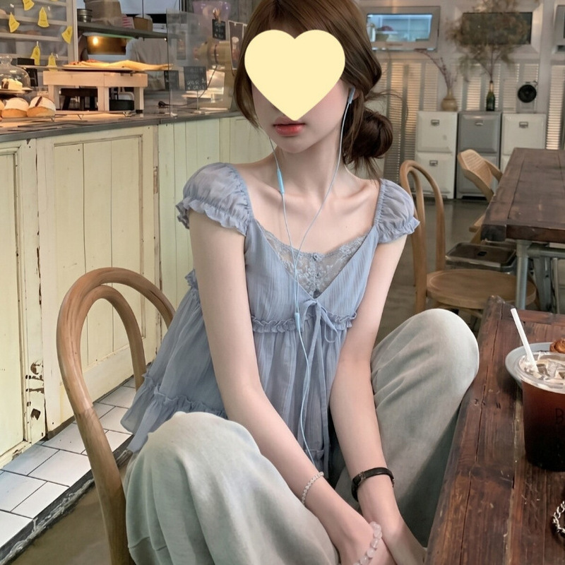 Korean-style faux two-piece short-sleeve t-shirt with lace trim, artistic and cool, loose-fitting, slimming, light blue summer top