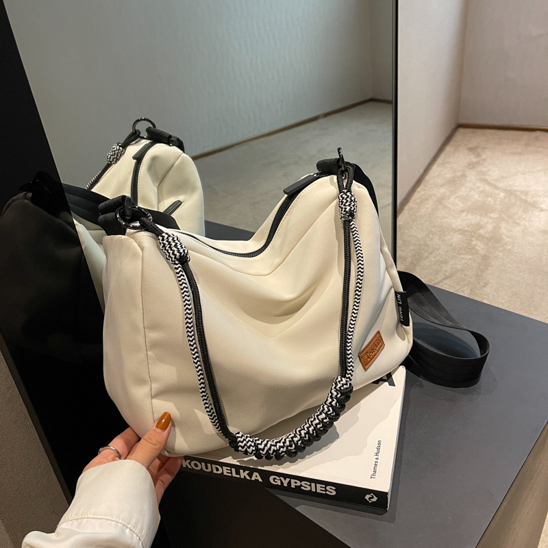 Large-capacity crossbody canvas bag for women 2023 new style, versatile and casual single-shoulder pillow bag for commuting to school on Instagram undefined