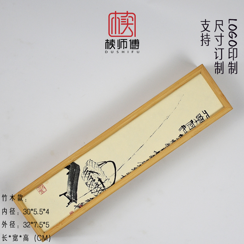 Внутренний диаметр: длина 30 см, ширина 5,5 см, высота 4 см (насколько это радует).