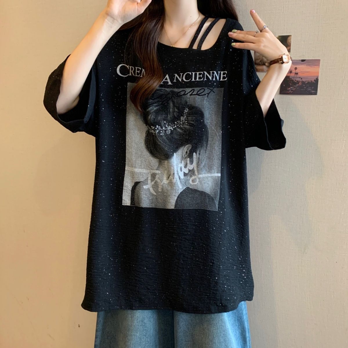 Camiseta de manga corta con cuello diagonal de lentejuelas de gran tamaño para mujer verano 2024 nuevas mujeres tops de moda sueltos y delgados