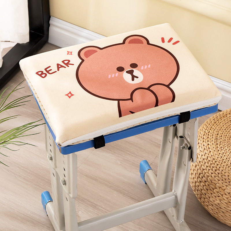 小学生の座布団教室専用の椅子マットは長く座っています。|undefined