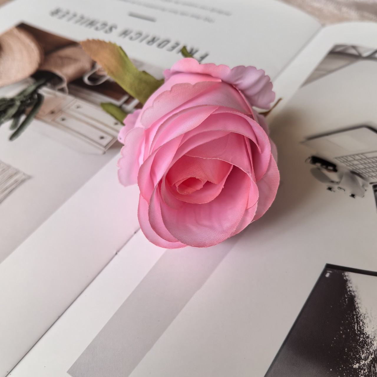 Dreamy Rose Bud Artificial Flower Head Wholesale Wedding Decoration Flower Gift Box Silk Cloth Flower Wall Garland Fake Flower Head