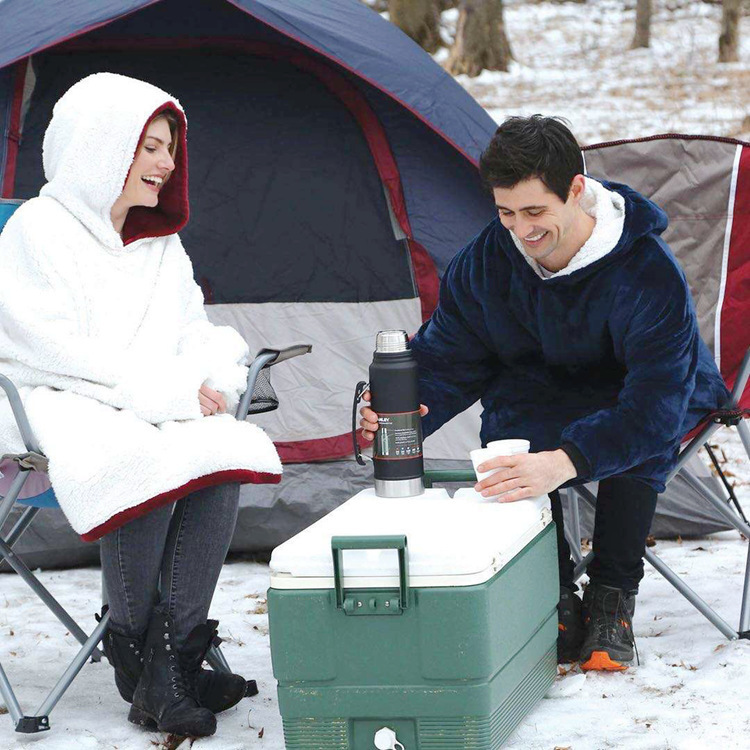 起爆金huggle hoodie怠け者の頭をかぶって、帽子のテレビのじゅうたんと一緒に屋外の防寒保温の寝衣をつかみます。|undefined