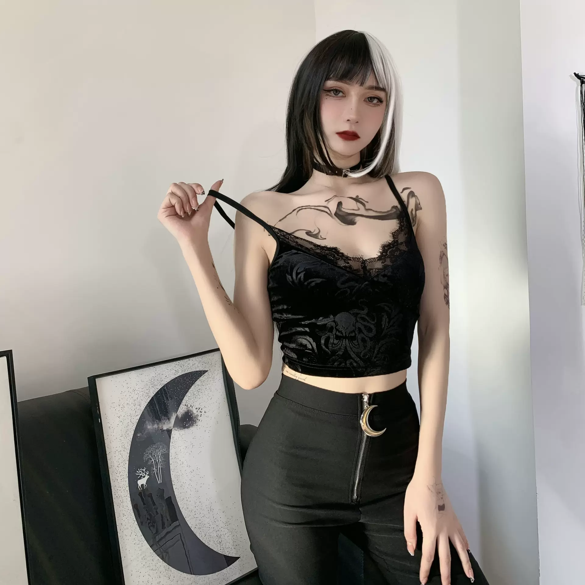 212005夏季欧美风性感露脐背心女暗黑系女装个性蕾丝花边吊带上衣