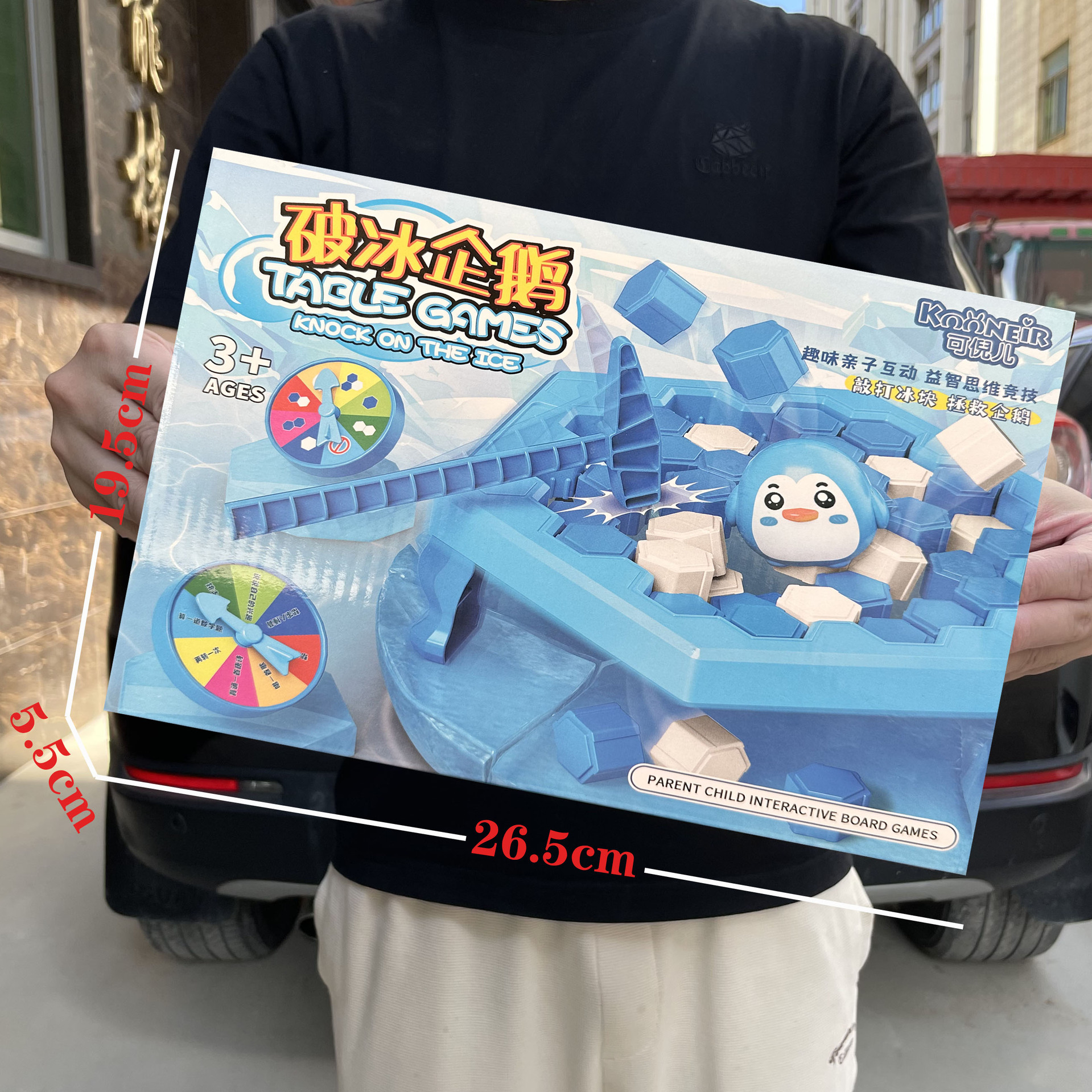 子供のままごとは楽しくて、ミニの食事をします。