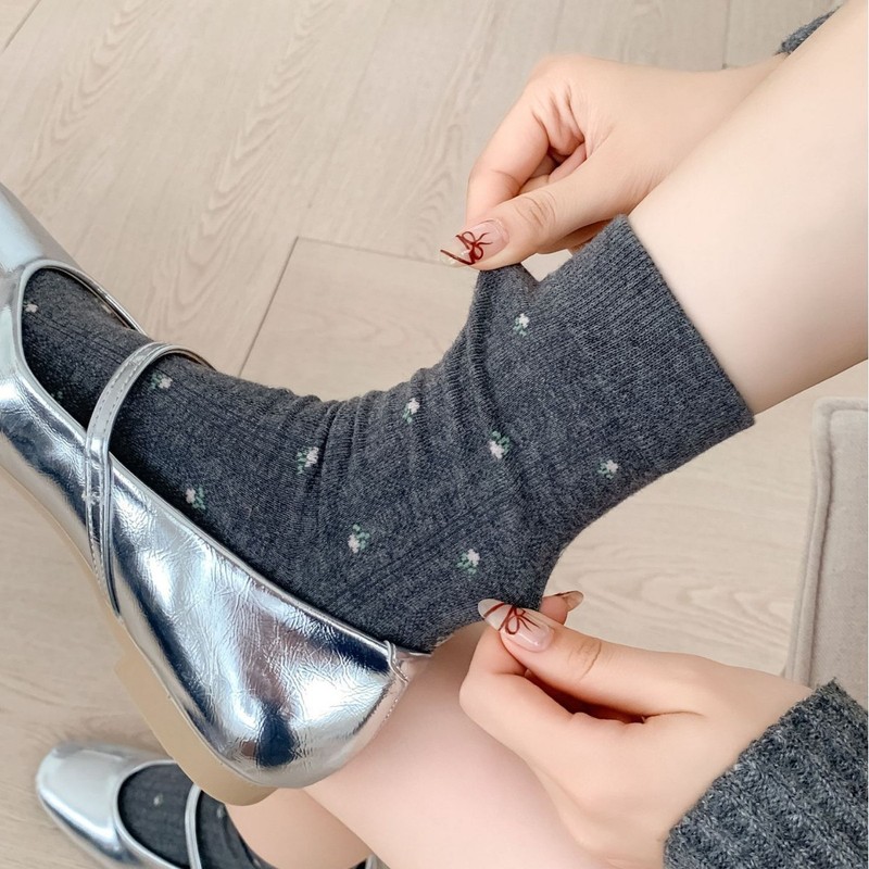 咖色碎花袜子女中筒袜春秋棉袜ins潮日系复古配勃肯鞋百搭堆堆袜|undefined