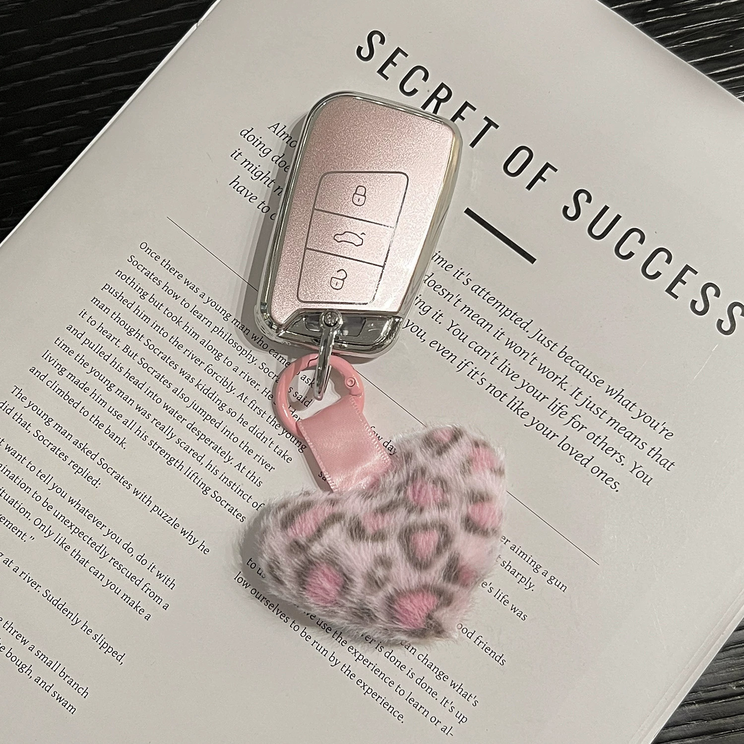 Volkswagen Key Cover for Sagitar, Bora, Tayron 300, Tharu 330, Lavida, New Golf 7, T-Roc, Car Key Case for Women