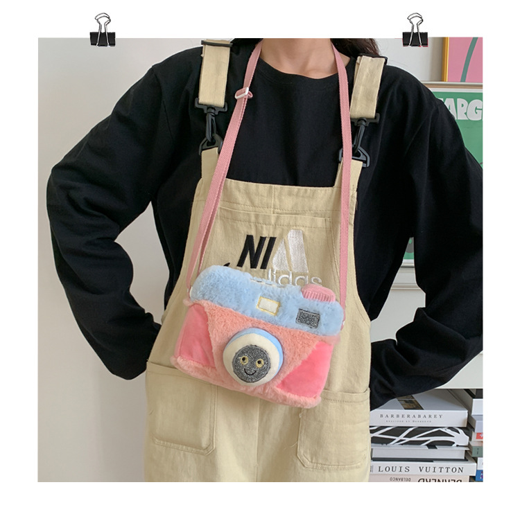 New Funny Camera Styling Plush One-shoulder Messenger Bag display picture 6