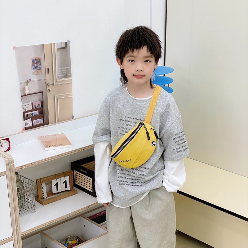 Versión coreana del bolso del pecho del niño guapo, letras de estilo occidental, bolsillos para niños y niñas, 2025 nuevo bolso de mensajero para niños de comercio exterior, marea