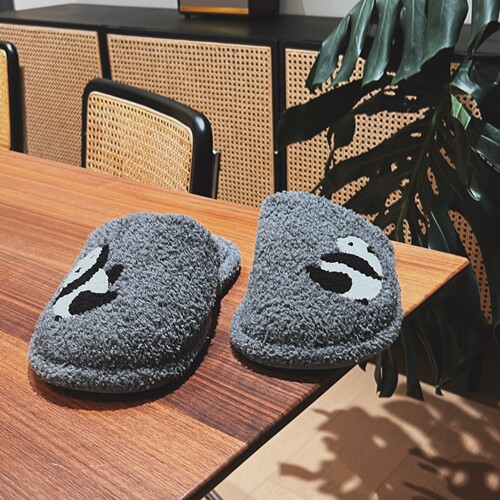Grey Slippers for Home Indoor Winter Plush Couple Slippers for Home Use Non-Slip Home Slippers with Cap for Men and Women Cute