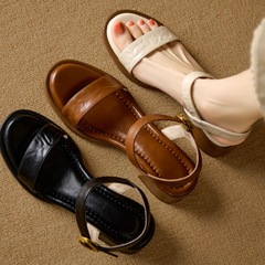 レトロな一字の露指サンダル女性の夏の新型の柔らかい底は疲れません。