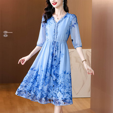 高品质大码遮肉减龄妈妈真丝连衣裙夏季新款宽松收腰显瘦度假长裙