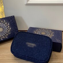 25年家最新圣诞限定赠品 深蓝化妆包搭配山茶花链头金丝线手拿收