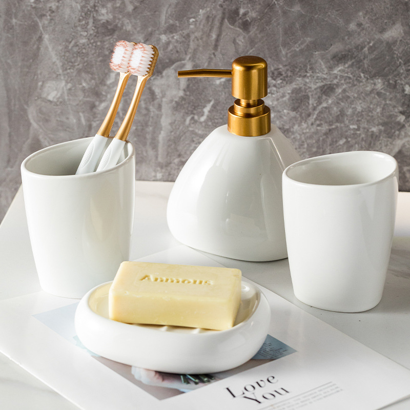 Amazon cerámica simple baño set de baño decoración artículos de baño baño cuatro piezas set de enjuague