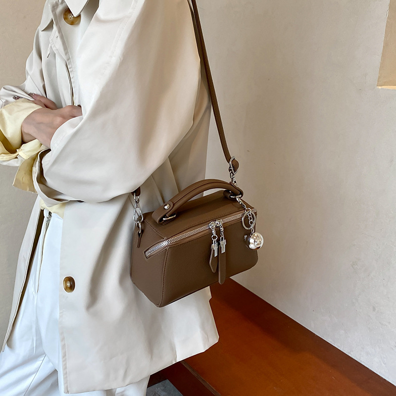 外国貿易のファッション的な質感のハンドバッグの女性2025の新型のレトロでシンプルなボストンシングルショルダーのショルダーバッグの小さい方のカバン