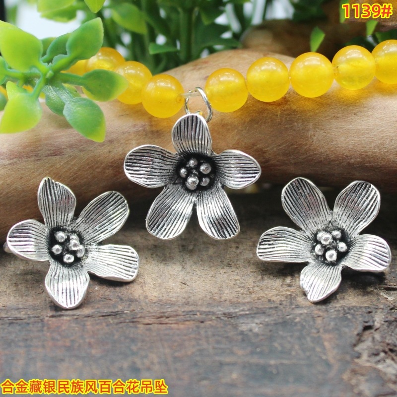 Metal ethnic retro pendant floral