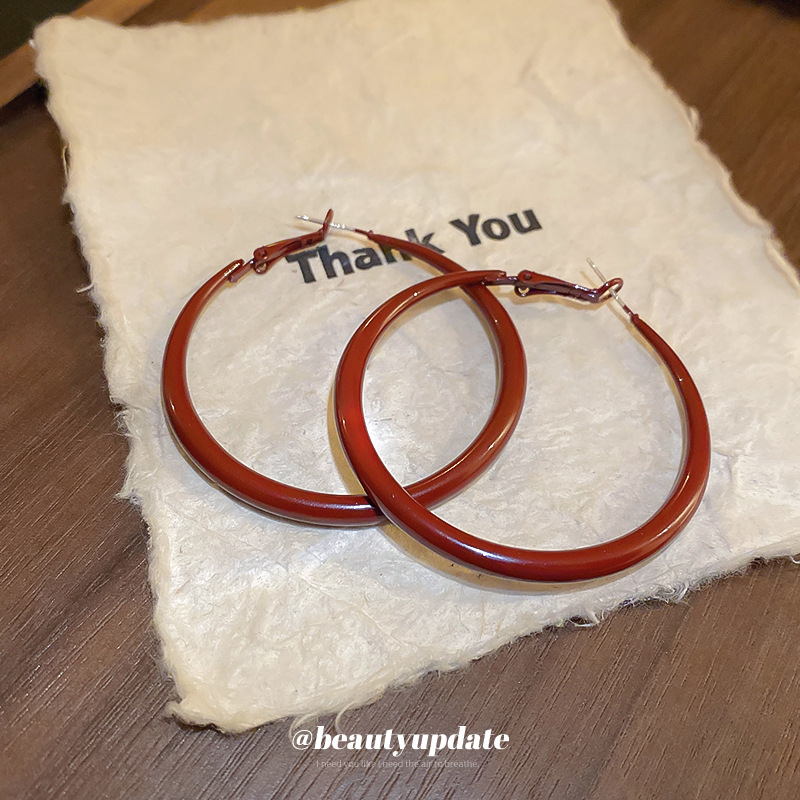 Pendientes redondos geométricos rojos con aguja de plata, pendientes retro de alto nivel, estilo de Hong Kong, pendientes de temperamento 2025 nuevos pendientes para mujer