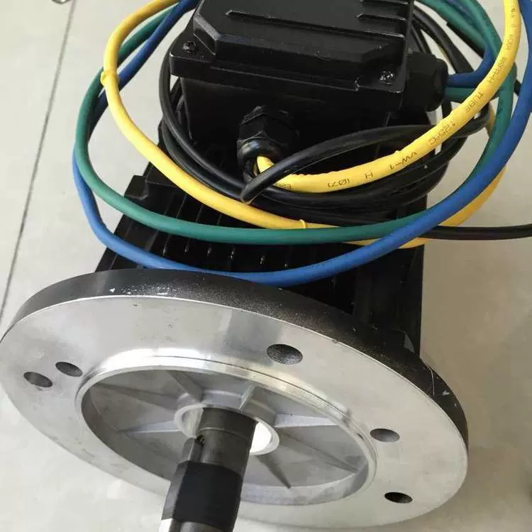 Взрывозащищенный тяговый двигатель постоянного тока с креплением на щетке