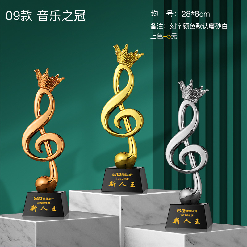 Notas musicales Trofeo de cristal Grabado Micrófono dorado Canto de micrófono Concurso de piano Anfitrión Discurso Buena voz