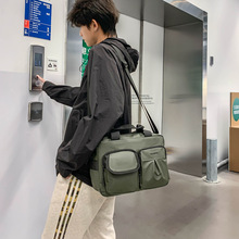 男士斜挎包通勤包胸包男款邮差包骑行包机车风背包运动男生单肩包