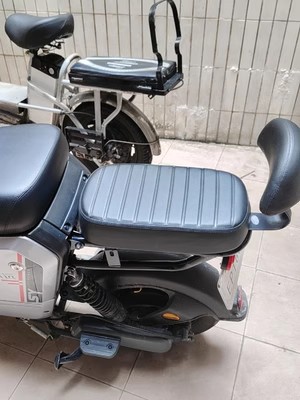 Far-reaching four seasons star 009 electric car rear cushion 007008 straight upper cushion seat cushion manned battery car rear seat bag
