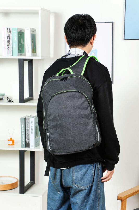 男性用の軽いリュックサック男性用のリュックサック|undefined