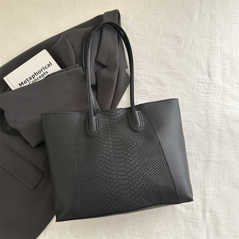 Bolso de viaje de temperamento simple para mujer 2025 Bolso de axilas de un solo hombro de gran capacidad de primavera Bolso de tote con estampado de cocodrilo