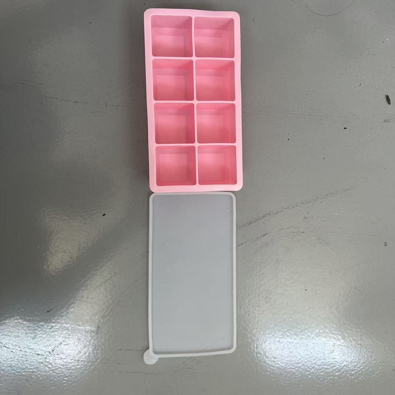 Silikon buz kalıbı ticari ve ev kullanımı için buz kutusu gıda sınıfı 8 bölmeli kare buz kalıbı kapak ile