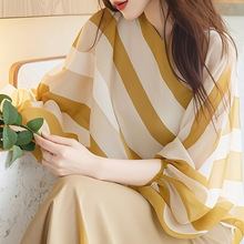 春秋季新款复古上衣女时尚洋气法式通勤条纹雪纺蝙蝠袖衬衫